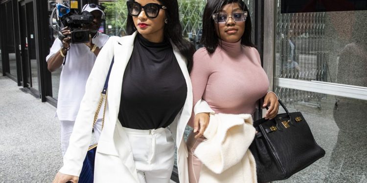 Joycelyn Savage Azriel Clary R. Kelly Girlfriends