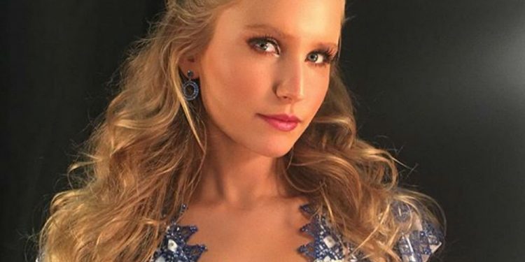 Sailor Brinkley-Cook Remains 'Very Close' To Her Dad After Her Parents' Nasty Divorce, Now He's Engaged To A Woman Her Age