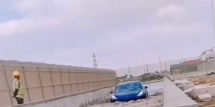 Amazing! Tesla Test Model 3 Goes Into the Water