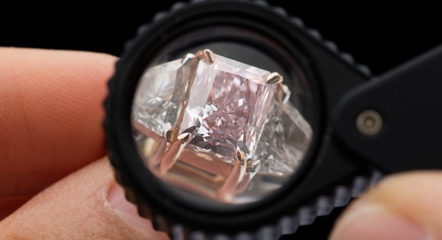 7 ways to tell if your ring s diamond is real or fake