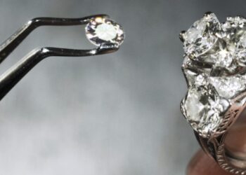 7 Ways to Tell if Your Ring’s Diamond is Real or Fake
