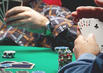 7 Ways to Tell if Someone is Bluffing in Online Poker
