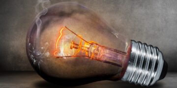 5 Electrical Problems You Should Never Resolve By Yourself