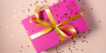7 Gifts Your Grandparents Will Love – 2023 Guide