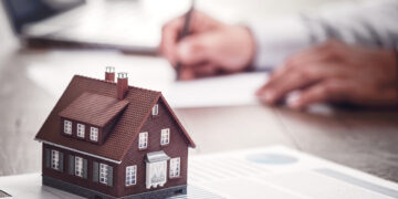 Standard VS Extended Title Insurance – 2023 Comparison Guide