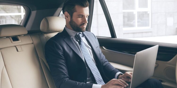 5 Benefits of Hiring A Limo for Your Next Business Trip