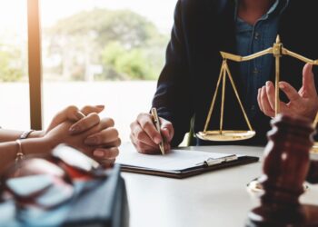 5 Factors to Consider When Hiring a Personal Injury Lawyer