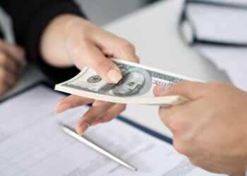 When Should You Give Employees a Pay Raise?