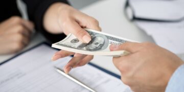 When Should You Give Employees a Pay Raise?