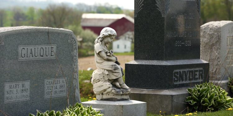 10 Important Questions to Ask When Selecting a Headstone For a Loved One