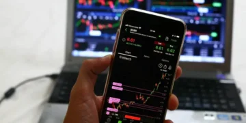 Trading of Options vs. Stocks in the UK