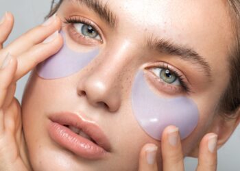 The Benefits of Eye Patches: How and When to Use Them in Your Skincare Routine
