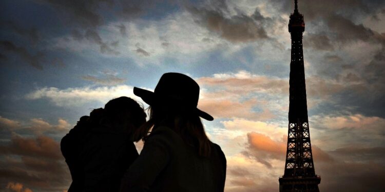 Finding a Girlfriend in Paris: A Quick Guide